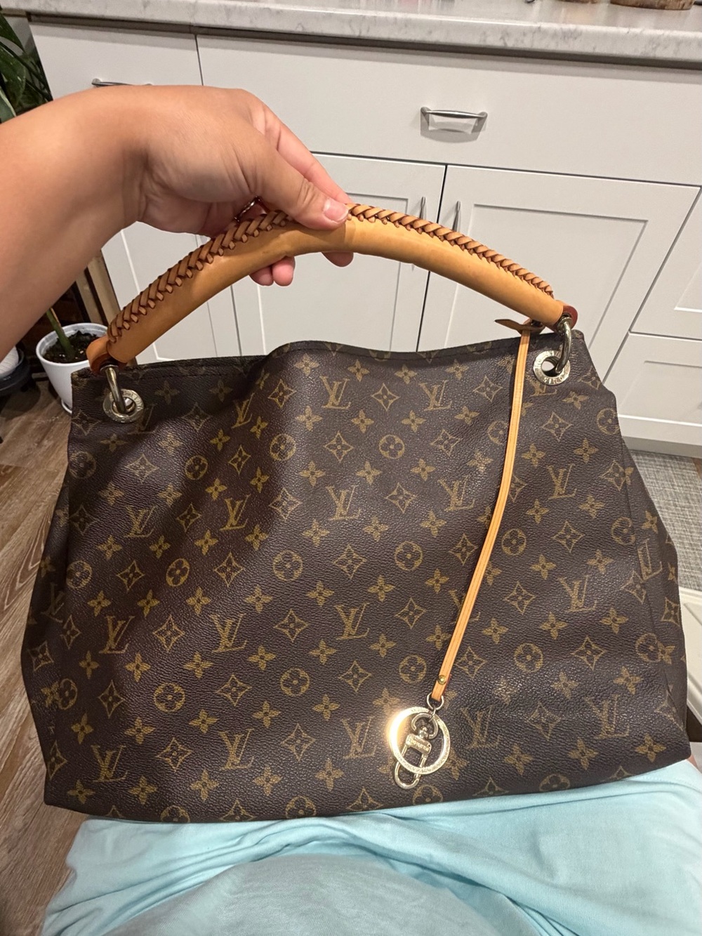 Louis Vuitton ARTSY MM Monogram Canvas Hobo Tote/shoulder bag